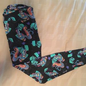LuLaRoe OS "fancy fish" leggings.